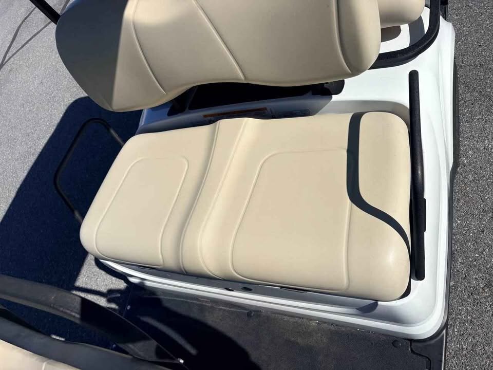 2013 Yamaha Concierge 6 Passenger EFI Gas Golf Cart - Image 5