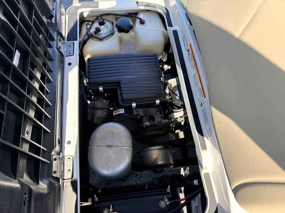 2013 Yamaha Concierge 6 Passenger EFI Gas Golf Cart - Image 7