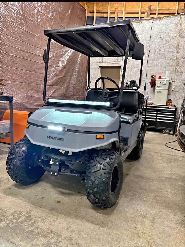 2023 Hyundai Golf Cart - Image 2