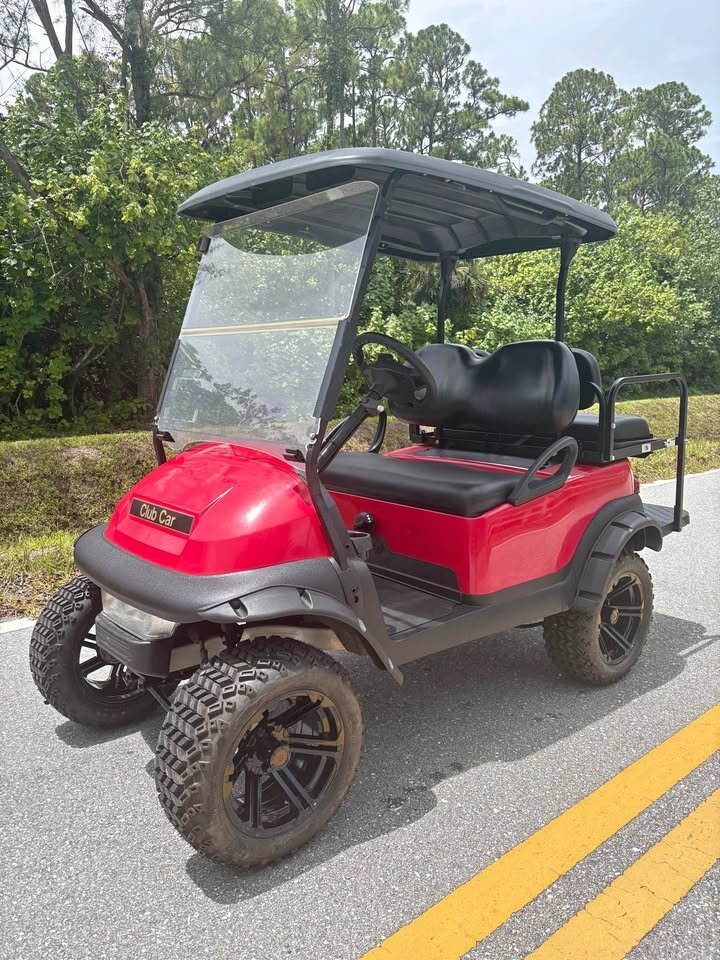 Club Car Gas Golf Cart - Image 2