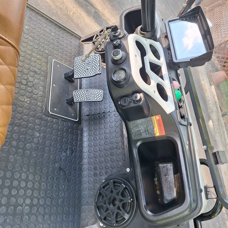 Evolution Forester 6 Seater Golf Cart - Image 6