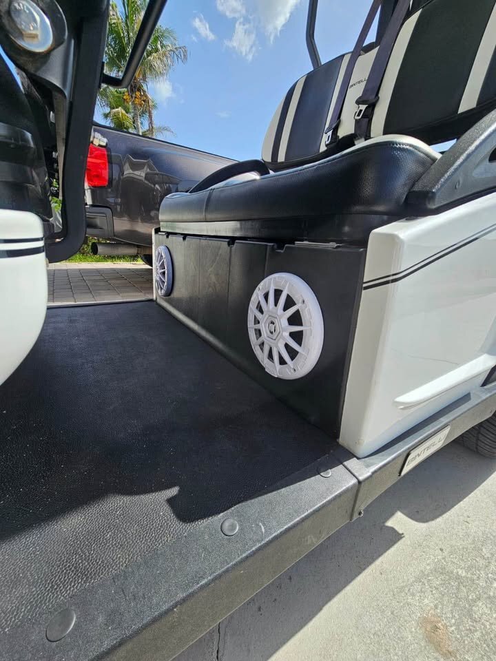 Bintelli Beyond 6 Seater Golf Cart - Image 5