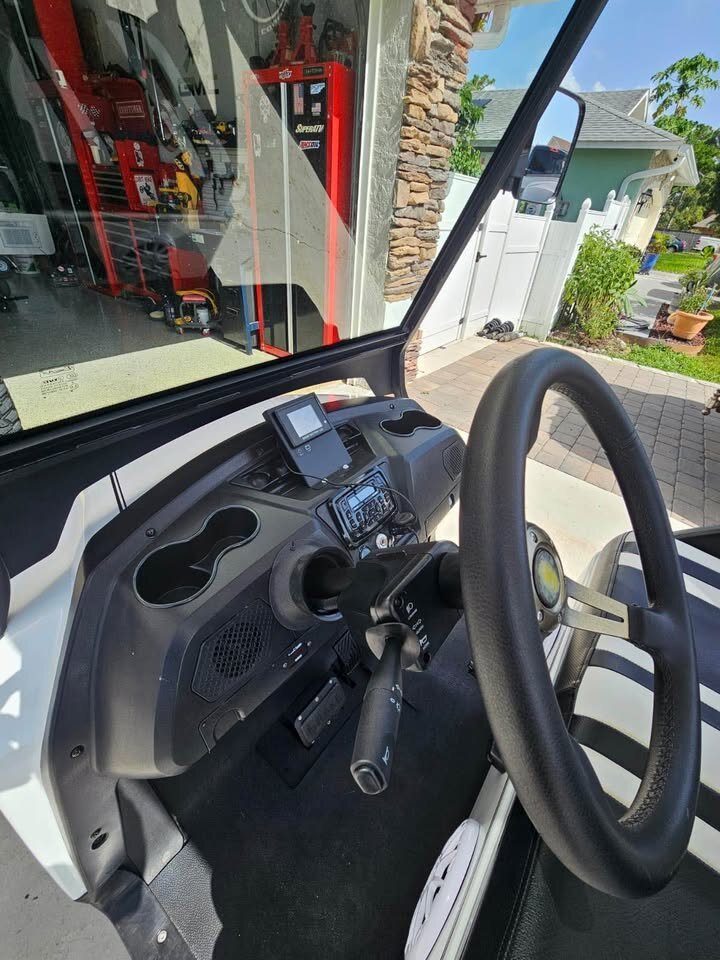 Bintelli Beyond 6 Seater Golf Cart - Image 7