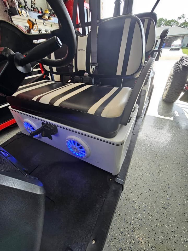 Bintelli Beyond 6 Seater Golf Cart - Image 9