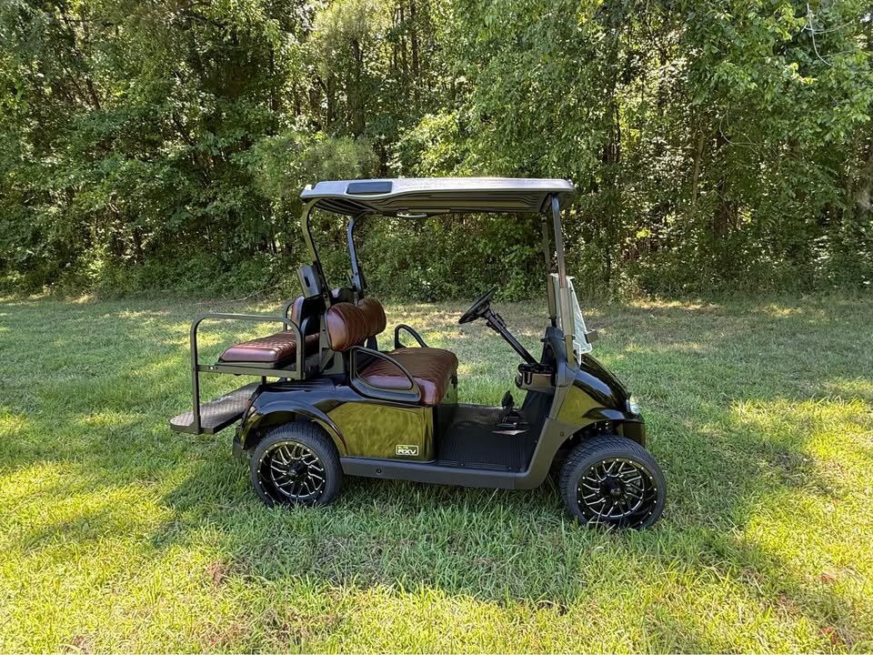 2024 EZGO RXV Lithium Golf Cart - Image 4
